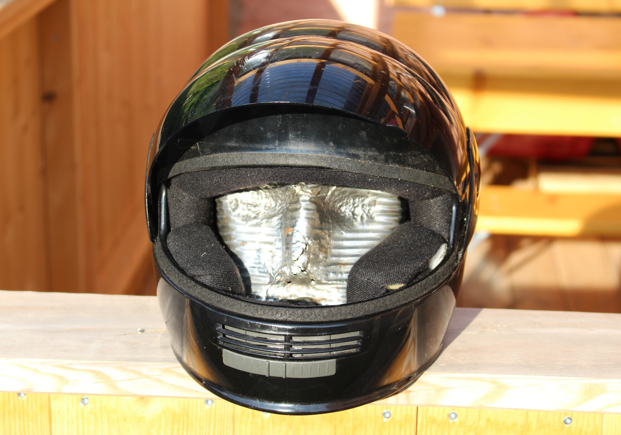 Blechkopf-im-Helm